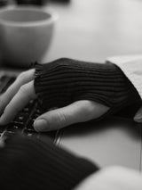 Seamless Basic Mano | Merino wool Wrist warmer Black