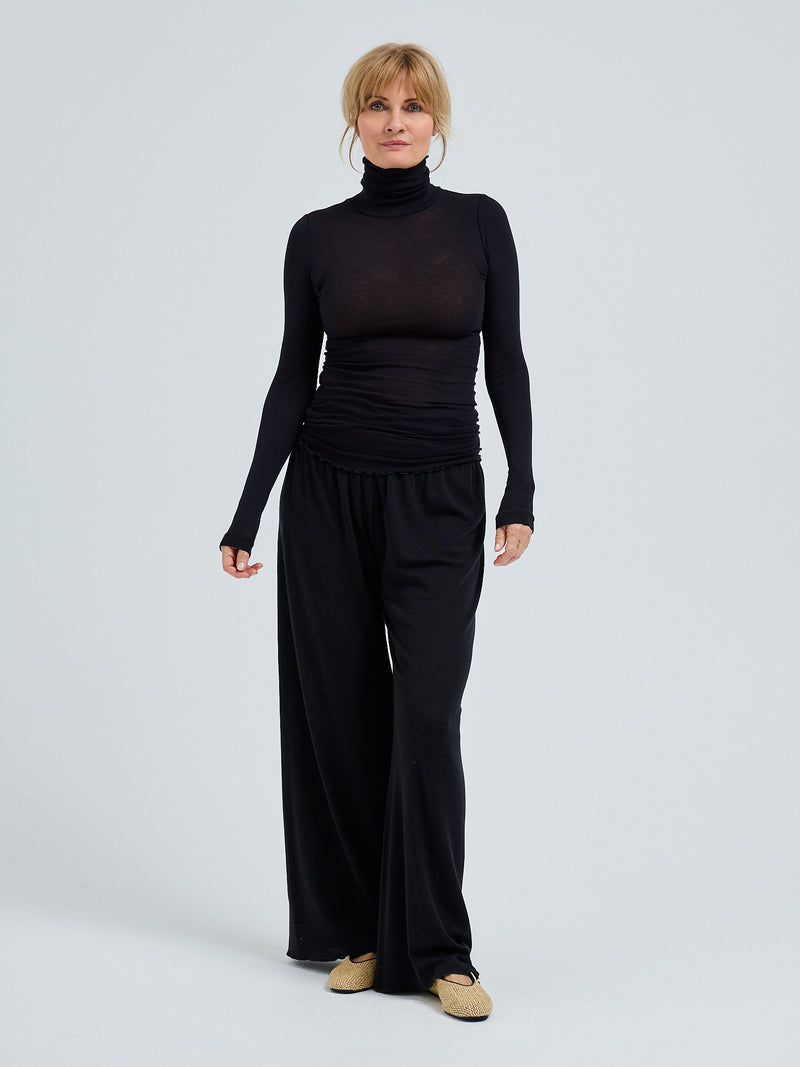 Seamless Basic Nouveau | Cotton Roll Neck Black