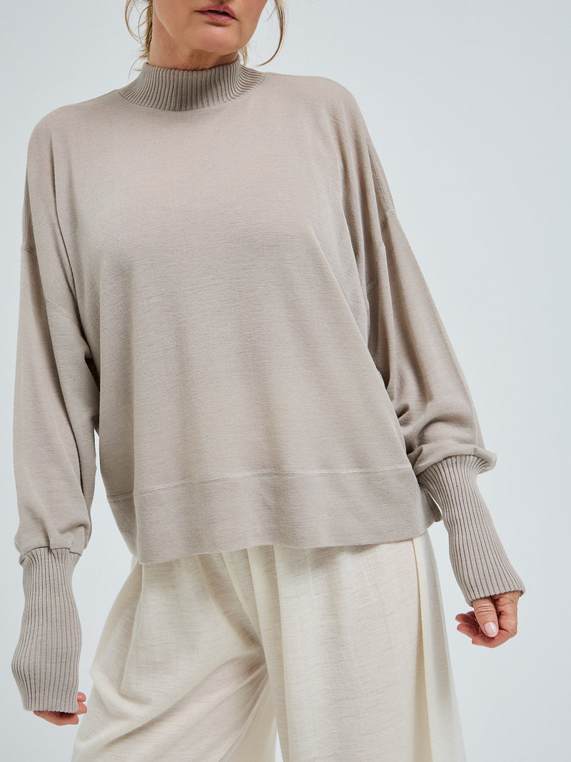 Seamless Basic Woolen Sporty Sweat | Merino wool Blouse Beige