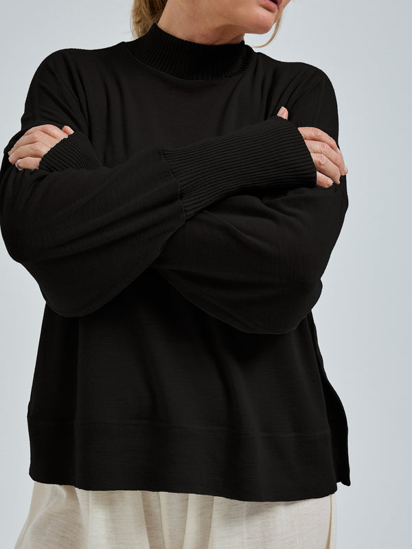 Seamless Basic Woolen Sporty Sweat | Merino wool Blouse Black