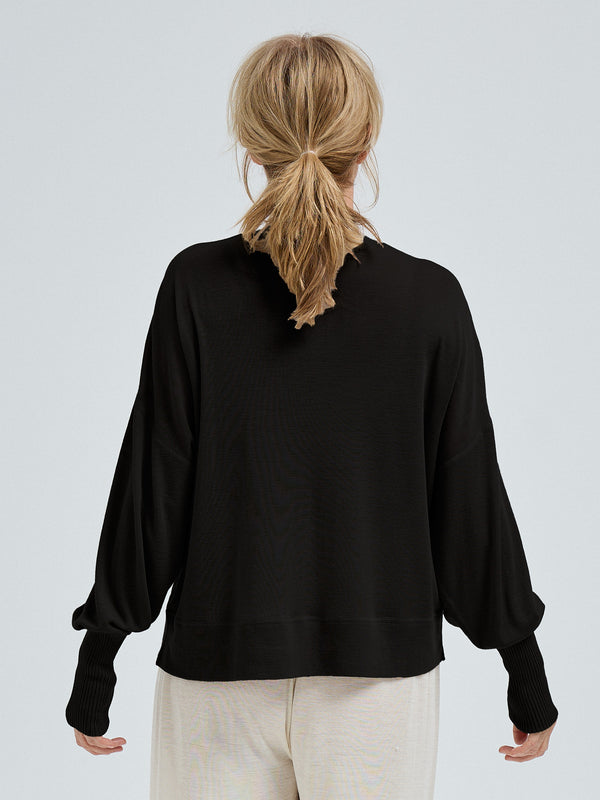 Seamless Basic Woolen Sporty Sweat | Merino wool Blouse Black