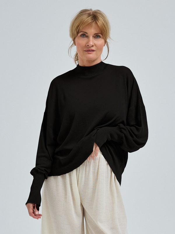 Seamless Basic Woolen Sporty Sweat | Merino wool Blouse Black