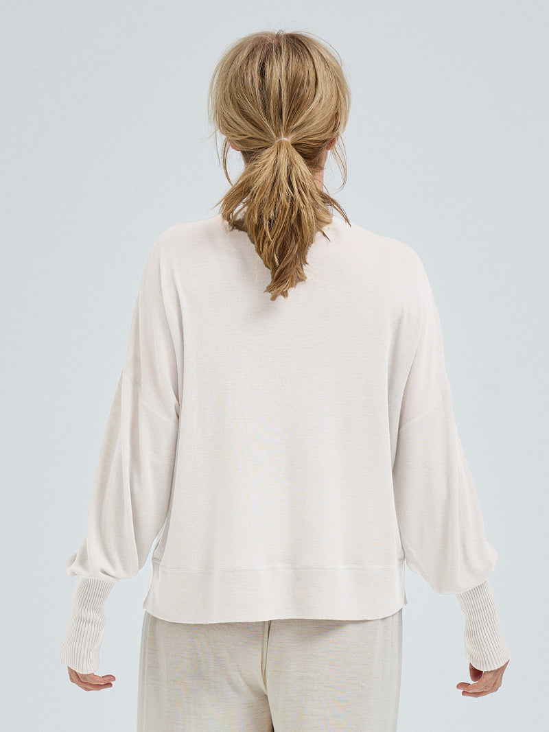 Seamless Basic Woolen Sporty Sweat | Merino wool Blouse Off-White